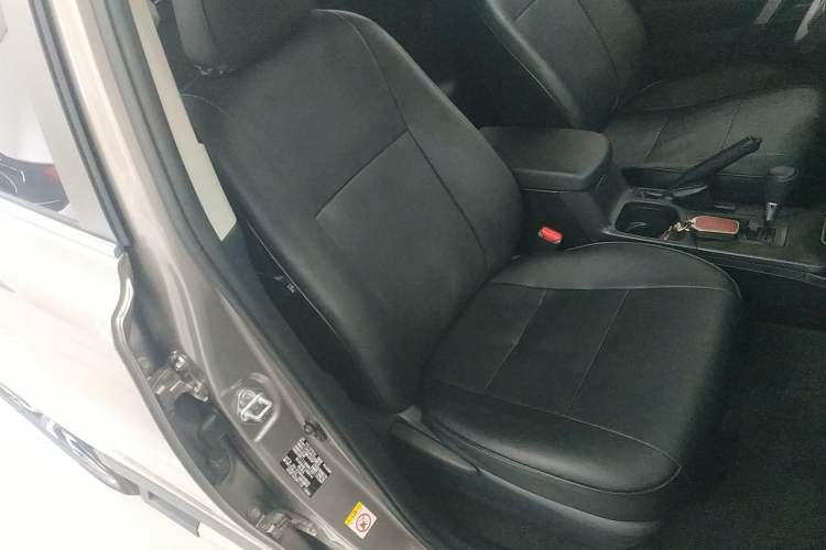Used Toyota RAV4 2016 2.0L CVT Two-Wheel Drive Fashion Edition China V Standard Right Front Seat