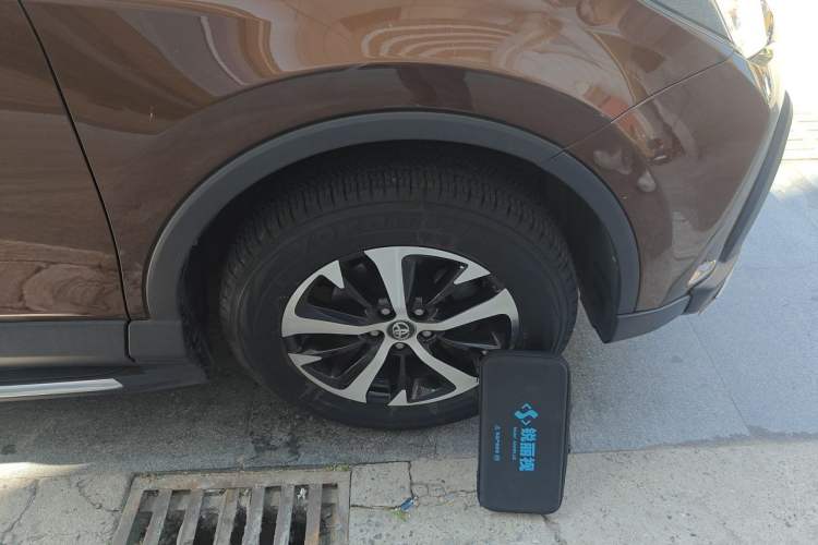 Used Toyota RAV4 2016 2.0L CVT Two-Wheel Drive Smart Edition China V Standard Right Front Wheel Hub