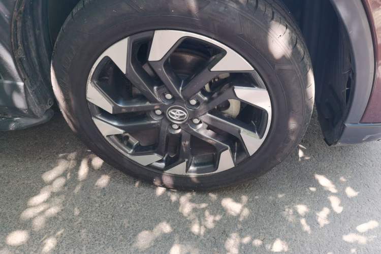 Used Toyota RAV4 2016 2.5L Automatic 4x4 Elite Edition Right Front Wheel Hub