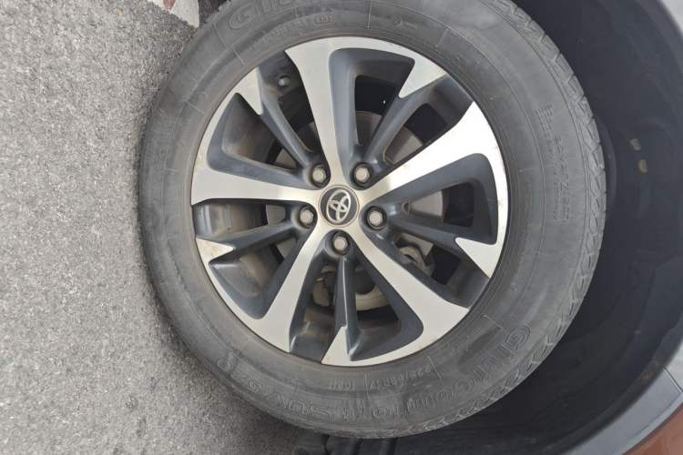 Used Toyota RAV4 2016 2.0L CVT Two-Wheel Drive Fashion Edition China V Standard Right Front Wheel Hub