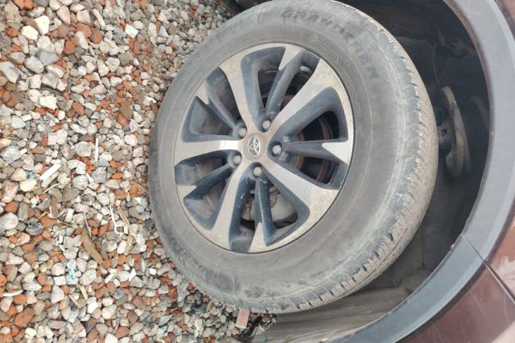 Used Toyota RAV4 2016 2.0L CVT Two-Wheel Drive Fashion Edition China V Standard Right Front Wheel Hub