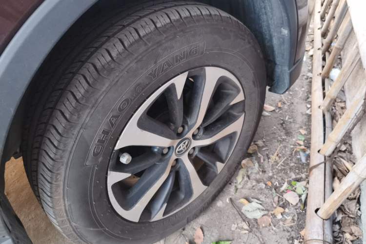 Used Toyota RAV4 2016 2.0L CVT Two-Wheel Drive Fashion Edition China V Standard Right Front Wheel Hub