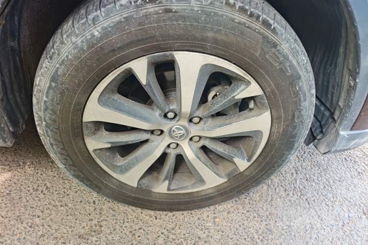 Used Toyota RAV4 2016 2.0L CVT Two-Wheel Drive Fashion Edition China V Standard Right Front Wheel Hub