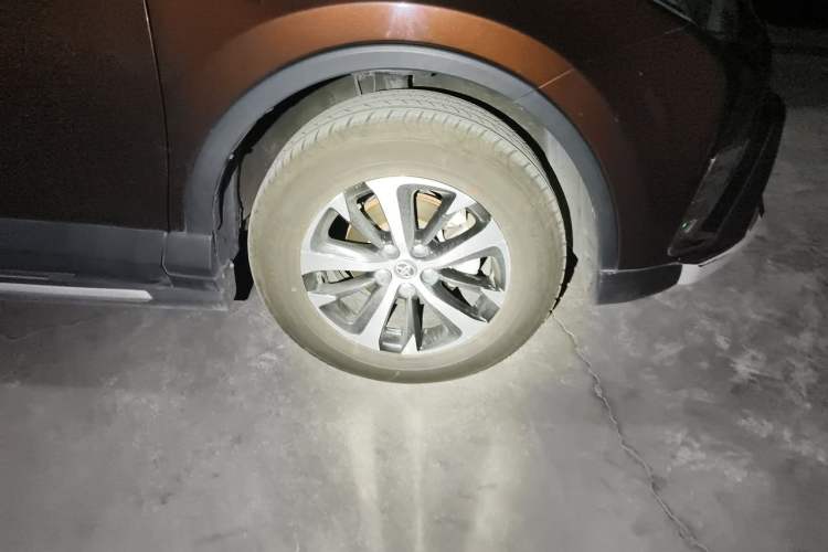 Used Toyota RAV4 2016 2.0L CVT Two-Wheel Drive Comfort Edition China V Standard Right Front Wheel Hub