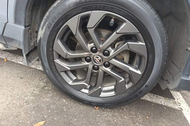 Used Toyota RAV4 2016 2.5L Automatic 4x4 Elite Edition Right Front Wheel Hub