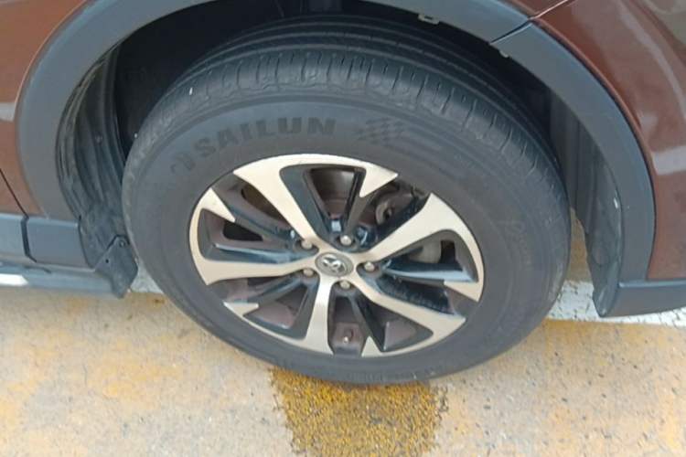 Used Toyota RAV4 2016 2.0L CVT Two-Wheel Drive Fashion Edition China V Standard Right Front Wheel Hub
