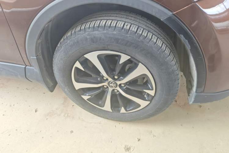 Used Toyota RAV4 2016 2.0L CVT Two-Wheel Drive Fashion Edition China V Standard Right Front Wheel Hub