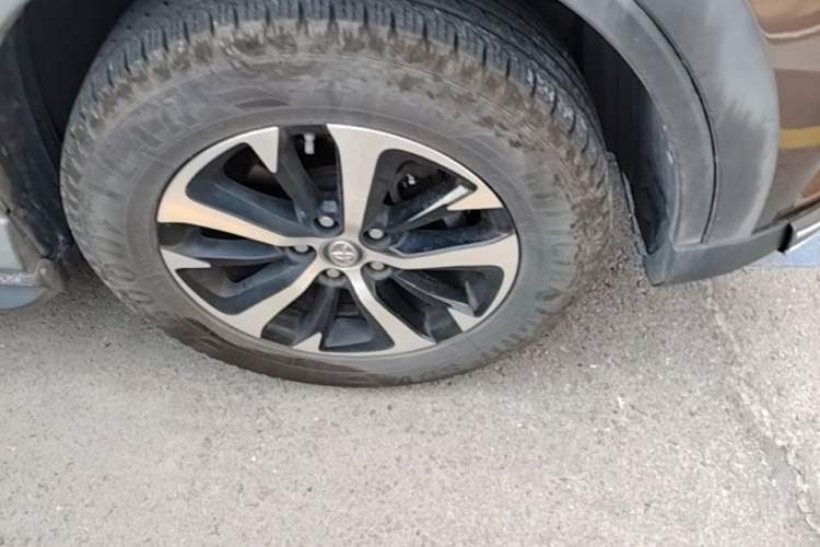 Used Toyota RAV4 2016 2.0L CVT Two-Wheel Drive Fashion Edition China V Standard Right Front Wheel Hub