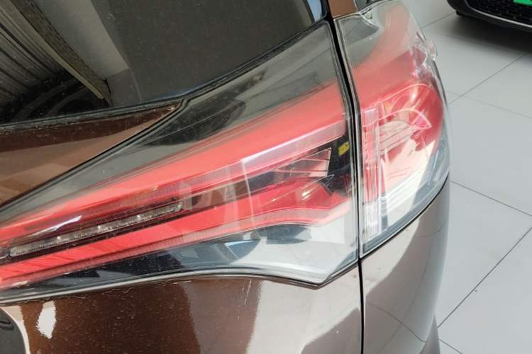 Used Toyota RAV4 2016 2.0L CVT Two-Wheel Drive Fashion Edition China V Standard Right Rear Taillight