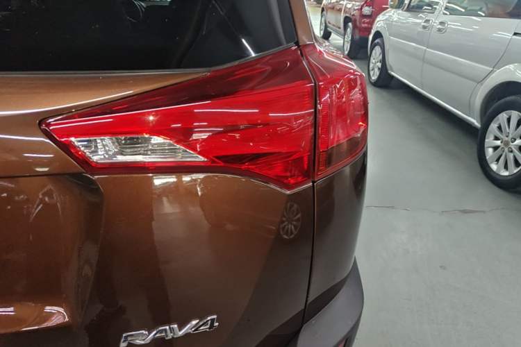 Used Toyota RAV4 2016 2.0L CVT Two-Wheel Drive Urban Edition China V Standard Right Rear Taillight