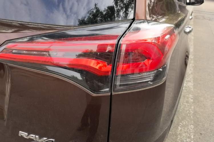 Used Toyota RAV4 2016 2.5L Automatic 4x4 Elite Edition Right Rear Taillight