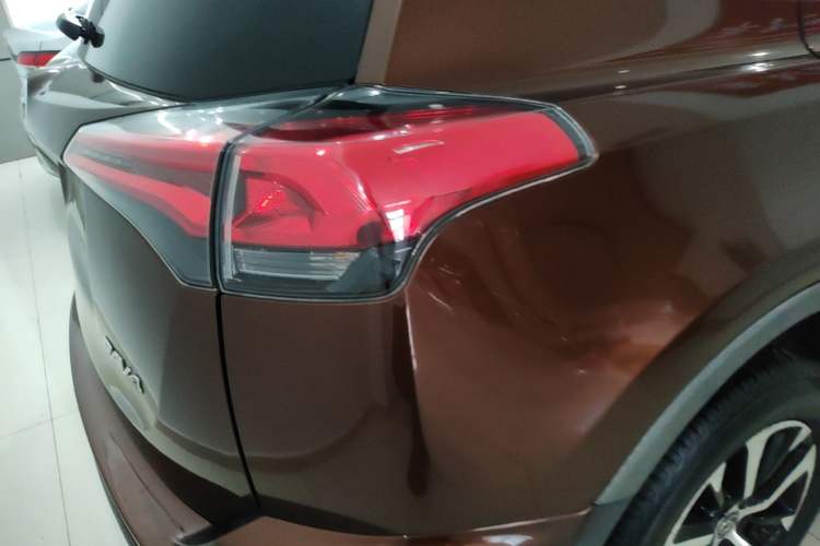 Used Toyota RAV4 2016 2.0L CVT Two-Wheel Drive Fashion Edition China V Standard Right Rear Taillight