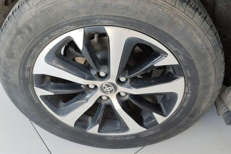 Used Toyota RAV4 2016 2.0L CVT Two-Wheel Drive Fashion Edition China V Standard Right Rear Wheel Hub