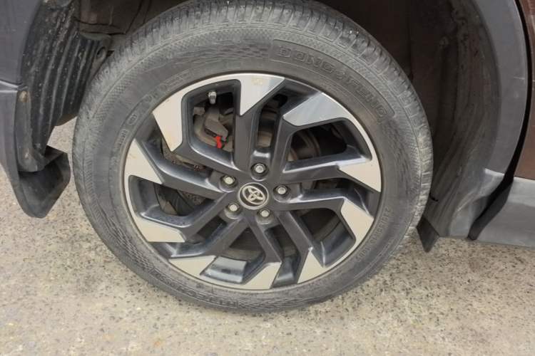 Used Toyota RAV4 2016 2.5L Automatic 4x4 Elite Edition Right Rear Wheel Hub