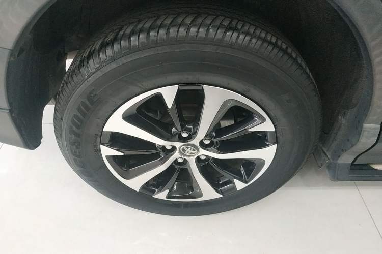 Used Toyota RAV4 2016 2.0L CVT Two-Wheel Drive Fashion Edition China V Standard Right Rear Wheel Hub