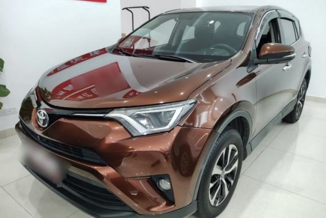 Używany Toyota RAV4 2016 2.0L CVT Two-Wheel Drive Fashion Edition China V Standard