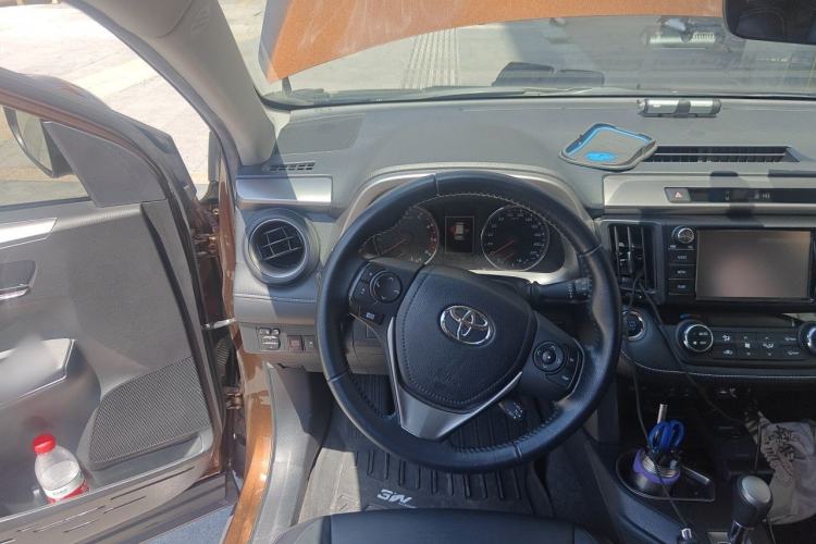 Used Toyota RAV4 2016 2.0L CVT Two-Wheel Drive Smart Edition China V Standard Steering Wheel