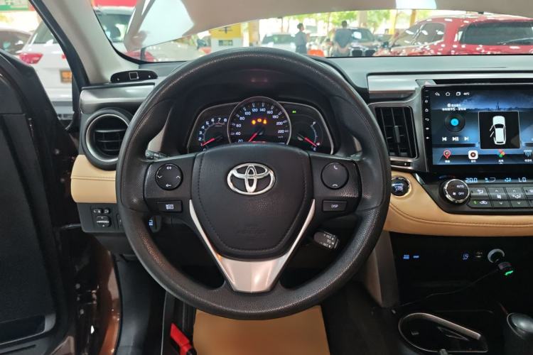 Used Toyota RAV4 2016 2.0L CVT Two-Wheel Drive Fashion Edition China V Standard Steering Wheel