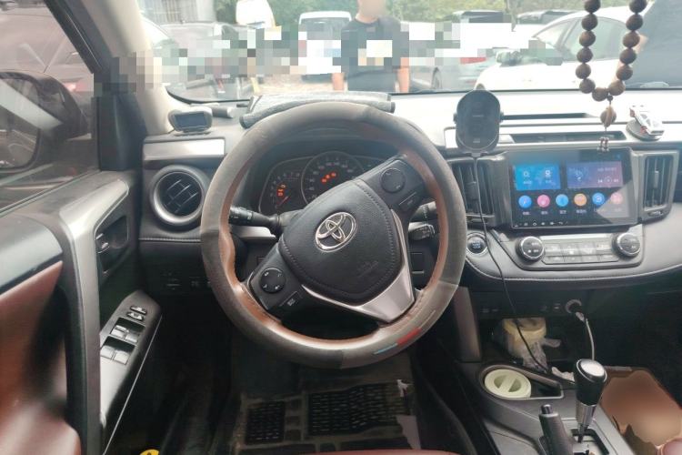 Used Toyota RAV4 2016 2.0L CVT Two-Wheel Drive Fashion Edition China V Standard Steering Wheel