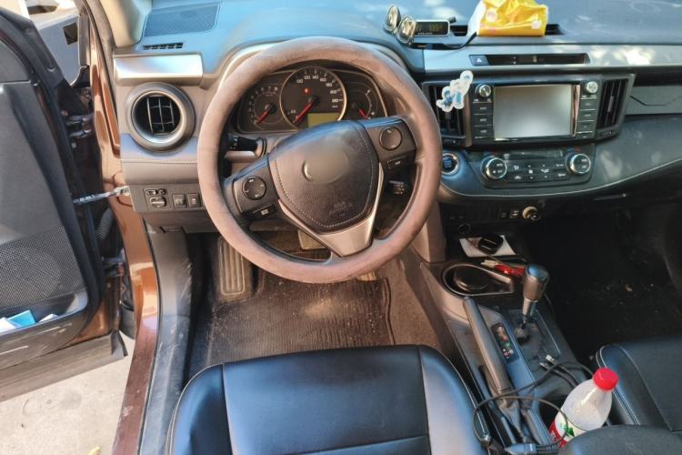 Used Toyota RAV4 2016 2.0L CVT Two-Wheel Drive Fashion Edition China V Standard Steering Wheel