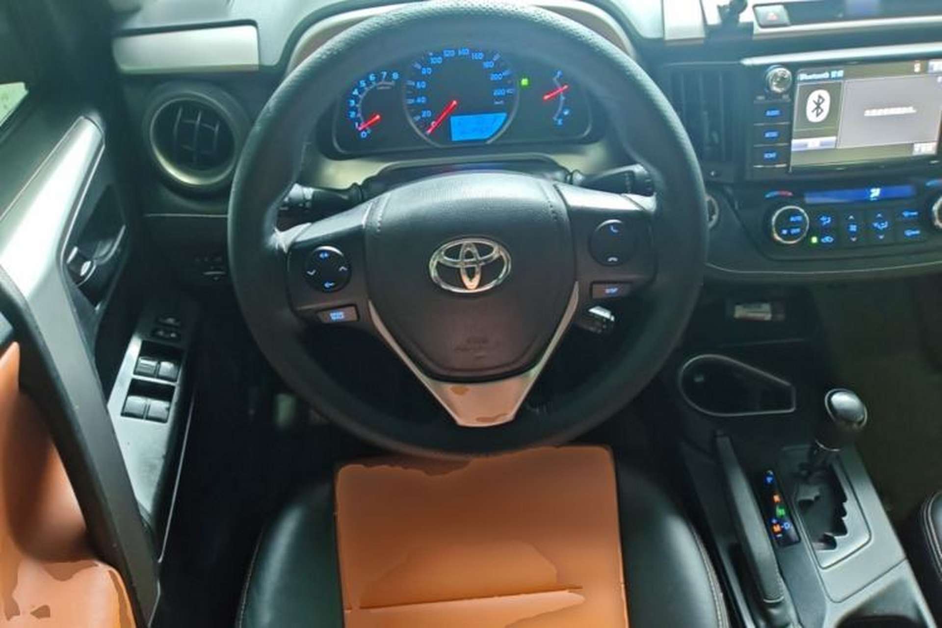 Used Toyota RAV4 2016 2.0L CVT Two-Wheel Drive Fashion Edition China V Standard Steering Wheel