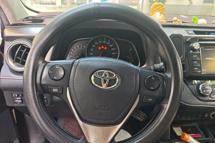 Used Toyota RAV4 2016 2.0L CVT Two-Wheel Drive Fashion Edition China V Standard Steering Wheel