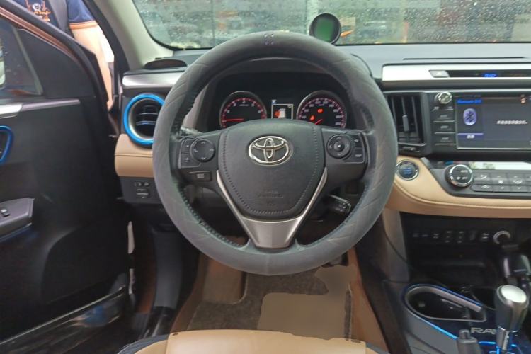 Used Toyota RAV4 2016 2.5L Automatic 4x4 Elite Edition Steering Wheel