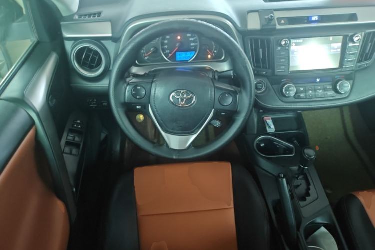 Used Toyota RAV4 2016 2.0L CVT Two-Wheel Drive Fashion Edition China V Standard Steering Wheel