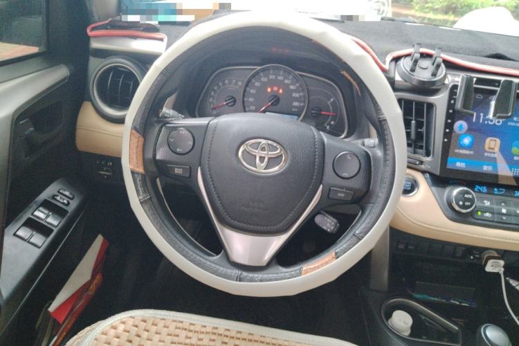 Used Toyota RAV4 2016 2.0L CVT Two-Wheel Drive Fashion Edition China V Standard Steering Wheel