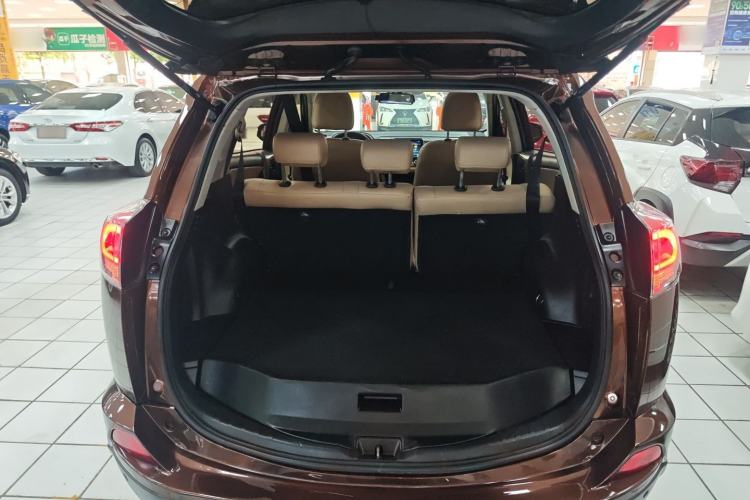 Used Toyota RAV4 2016 2.0L CVT Two-Wheel Drive Fashion Edition China V Standard Trunk