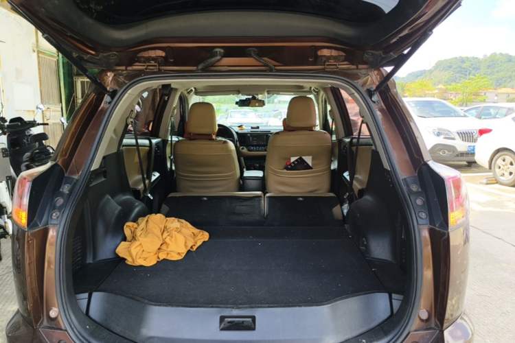 Used Toyota RAV4 2016 2.0L CVT Two-Wheel Drive Fashion Edition China V Standard Trunk