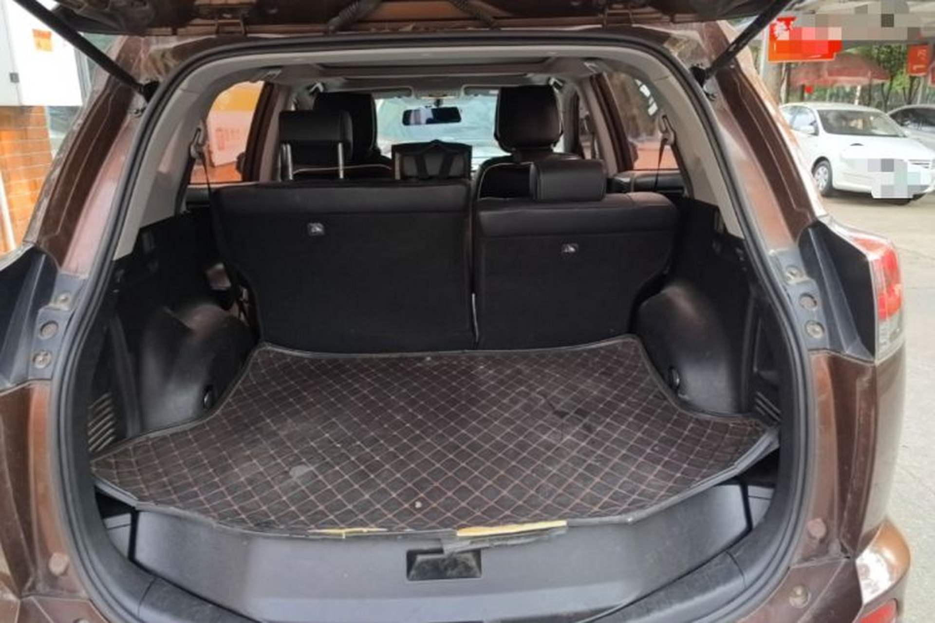Used Toyota RAV4 2016 2.5L Automatic 4x4 Elite Edition Trunk