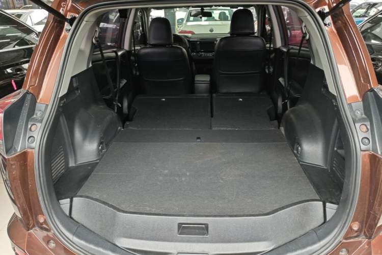 Used Toyota RAV4 2016 2.0L CVT Two-Wheel Drive Fashion Edition China V Standard Trunk