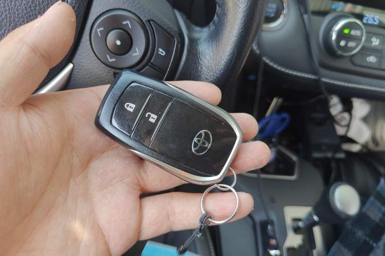 Used Toyota RAV4 2016 2.0L CVT Two-Wheel Drive Smart Edition China V Standard Vehicle Key