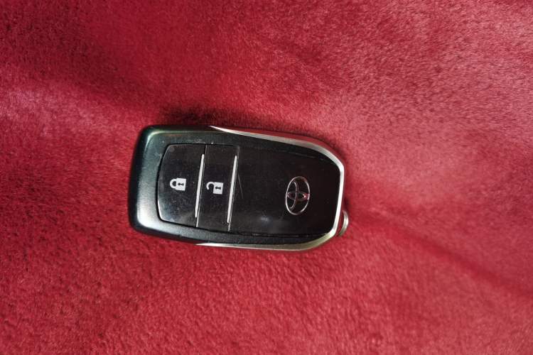 Used Toyota RAV4 2016 2.5L Automatic 4x4 Elite Edition Vehicle Key