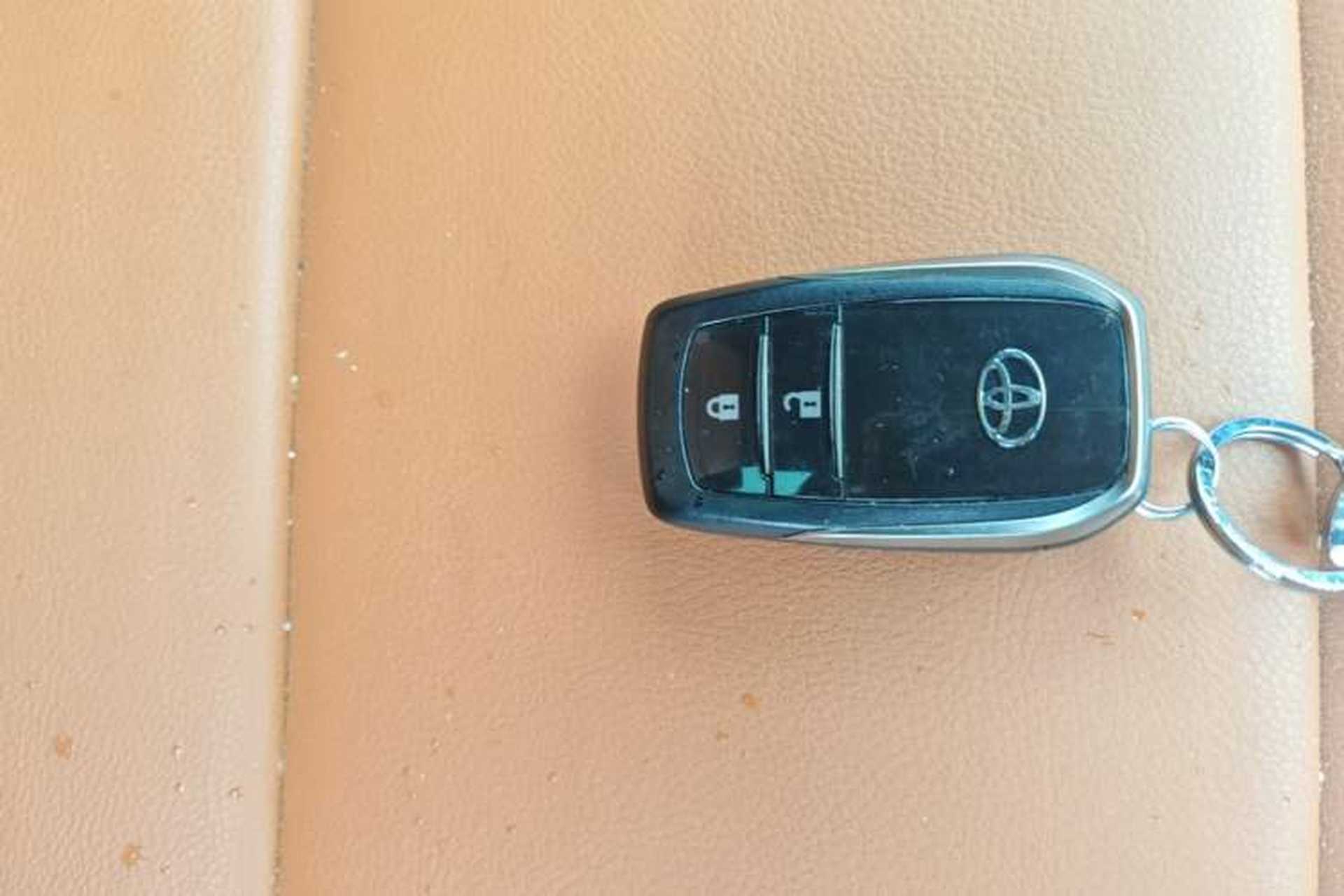 Used Toyota RAV4 2016 2.0L CVT Two-Wheel Drive Fashion Edition China V Standard Vehicle Key