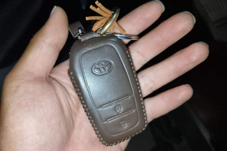 Used Toyota RAV4 2016 2.0L CVT Two-Wheel Drive Comfort Edition China V Standard Vehicle Key
