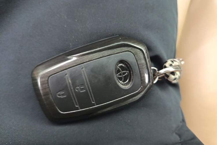 Used Toyota RAV4 2016 2.5L Automatic 4x4 Elite Edition Vehicle Key