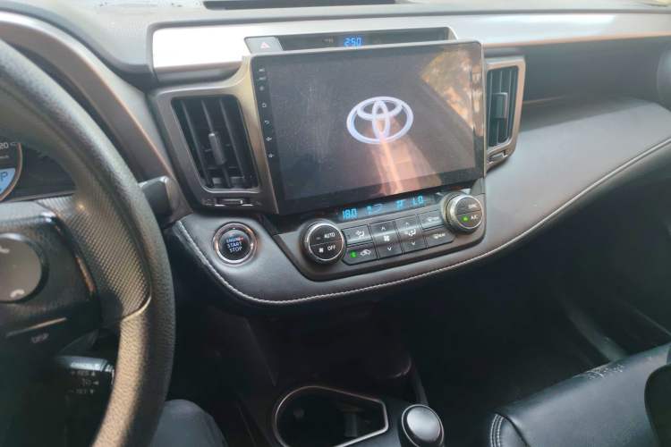 Used Toyota RAV4 2016 2.0L CVT Two-Wheel Drive Fashion Edition China V Standard Audio And AC Panel
