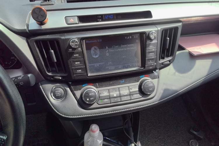 Used Toyota RAV4 2016 2.5L Automatic 4x4 Elite Edition Audio And AC Panel