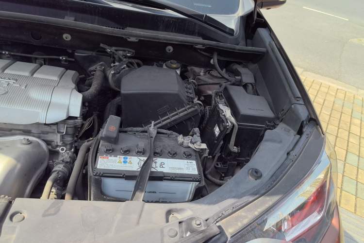 Used Toyota RAV4 2016 2.5L Automatic 4x4 Elite Edition Engine Bay Left