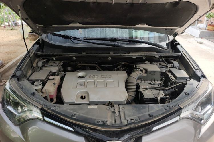 Used Toyota RAV4 2016 2.0L CVT Two-Wheel Drive Fashion Edition China V Standard Engine Bay