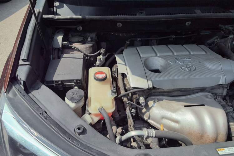 Used Toyota RAV4 2016 2.5L Automatic 4x4 Elite Edition Engine Bay Right