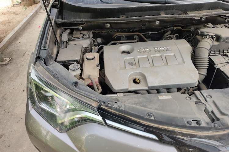 Used Toyota RAV4 2016 2.0L CVT Two-Wheel Drive Fashion Edition China V Standard Engine Bay Right