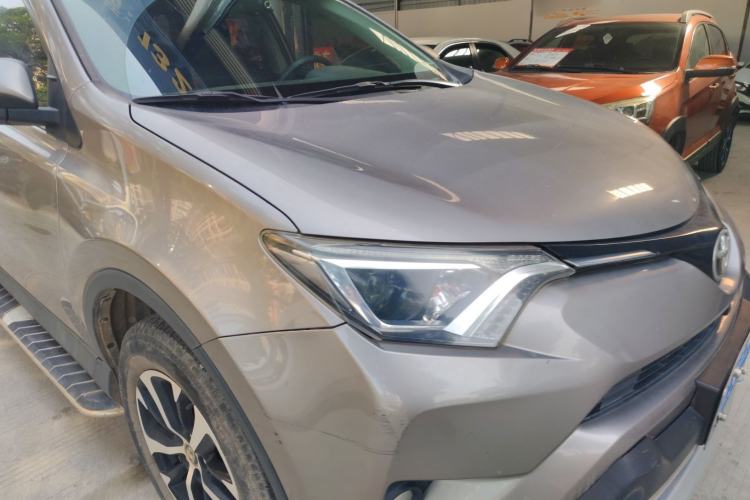 Used Toyota RAV4 2016 2.0L CVT Two-Wheel Drive Fashion Edition China V Standard Exterior 2