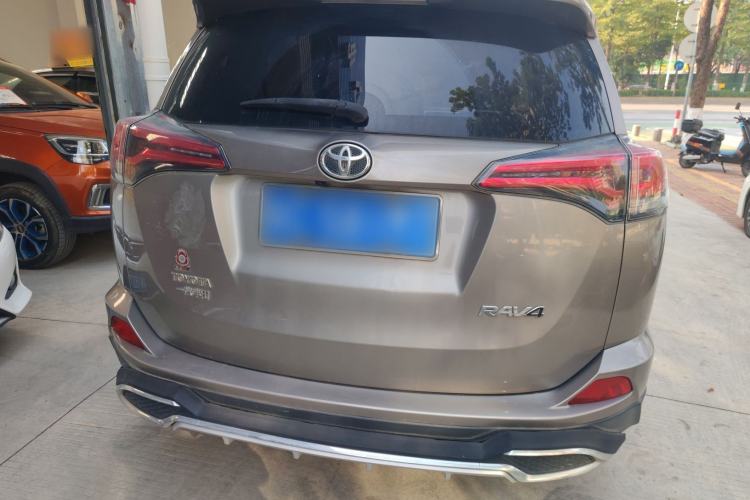Used Toyota RAV4 2016 2.0L CVT Two-Wheel Drive Fashion Edition China V Standard Exterior 4