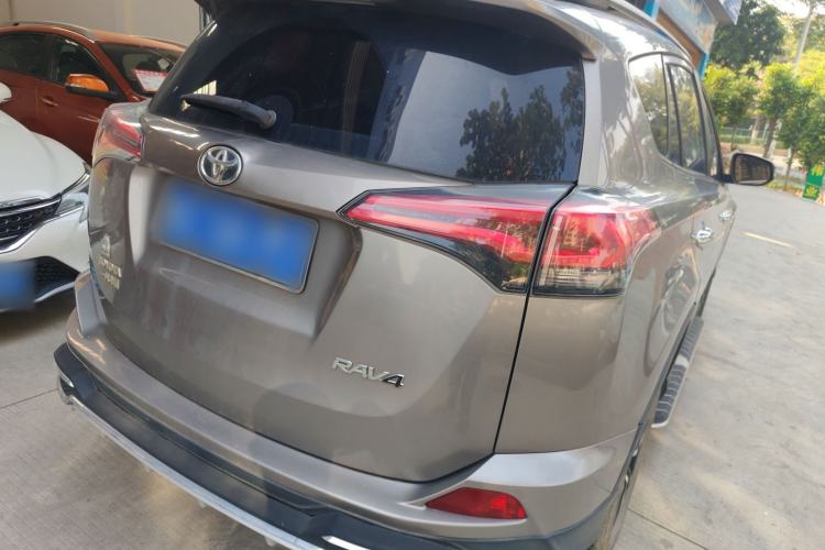 Used Toyota RAV4 2016 2.0L CVT Two-Wheel Drive Fashion Edition China V Standard Exterior 5
