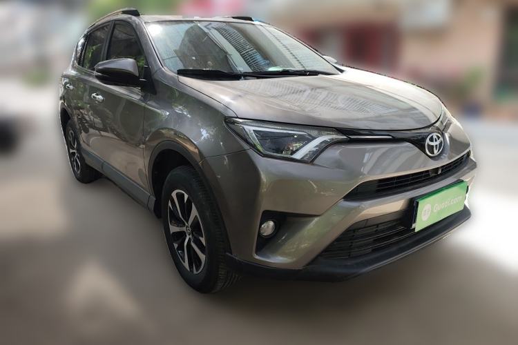 Used Toyota RAV4 2016 2.0L CVT Two-Wheel Drive Fashion Edition China V Standard Front Right 45 Deg