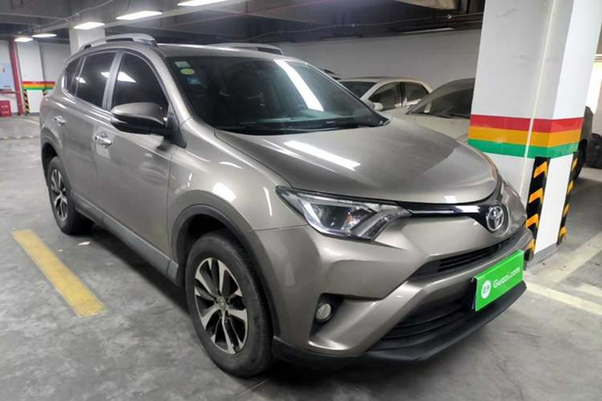 Used Toyota RAV4 2016 2.0L CVT Two-Wheel Drive Fashion Edition China V Standard Front Right 45 Deg