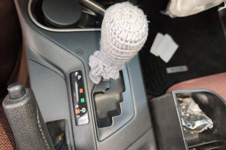 Used Toyota RAV4 2016 2.0L CVT Two-Wheel Drive Fashion Edition China V Standard Gear Lever